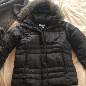 Women’s Columbia Winter Jacket With Furry Hood!
